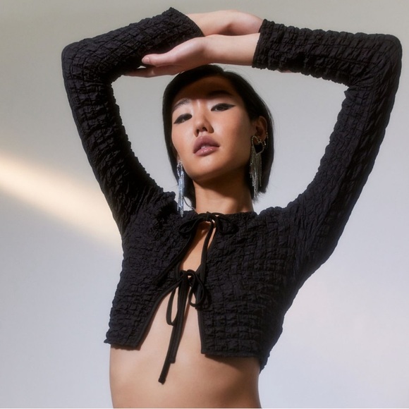 uo sylvie bubble knit tie-front top - Picture 2 of 5